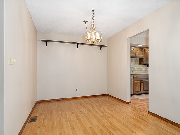 5th image of 201 Carol Ct #D-1