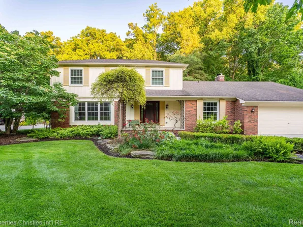 2593 Hounds Chase Dr, Troy, MI 48098