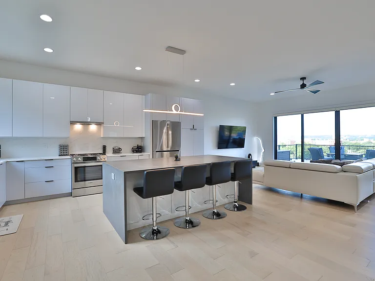 716 Western Ave — Photo 8