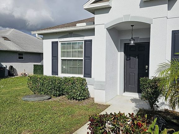 3rd image of 3925 SW Kakopo St