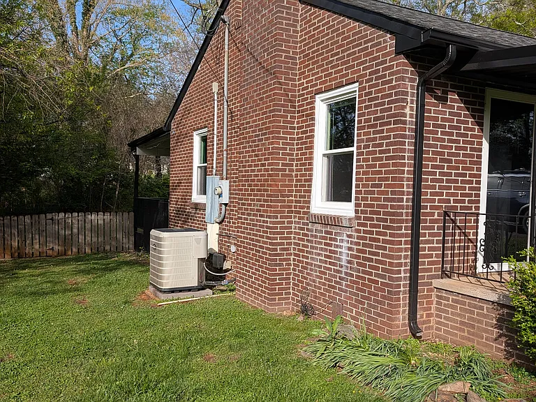708 Mulberry Dr — Photo 4