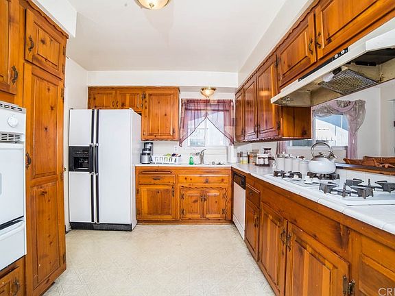 4th image of 16052 Dearborn St