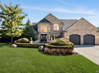 51246 Woodside Dr, Macomb, MI 48042