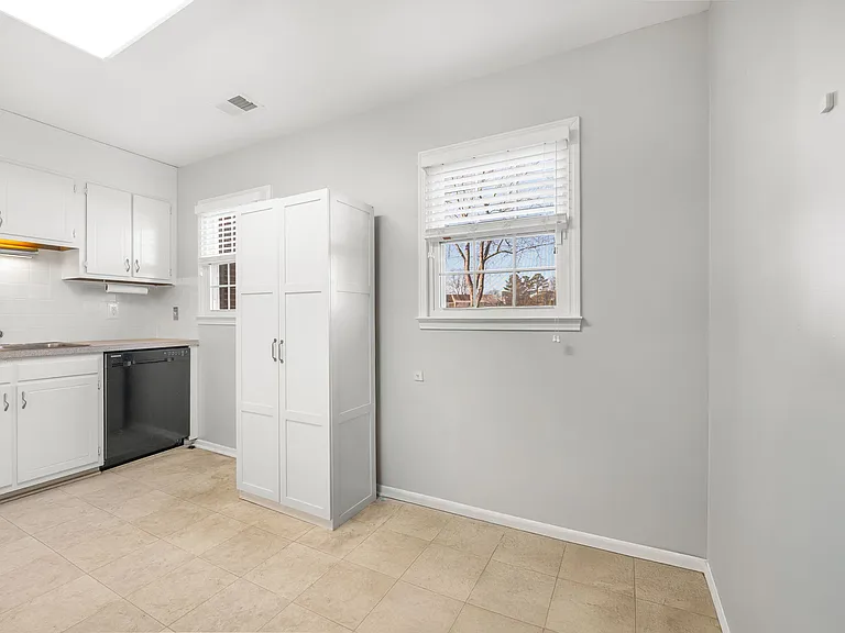 8418 Knights Bridge Rd — Photo 17