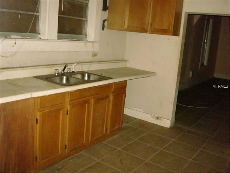 2nd image of 2121 Pine St