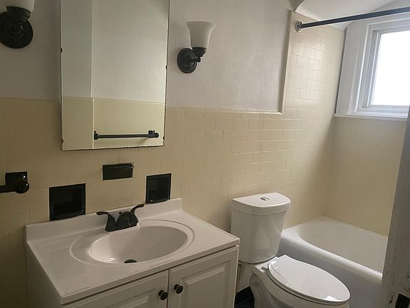 3rd image of 547 Linwood Ave APT 6