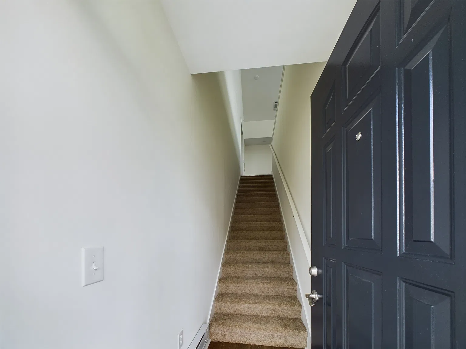 1 bed, 902 sqft, $2,119 — Photo 1