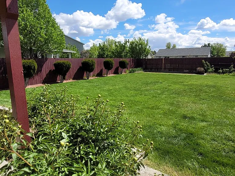 1349 E Greens Loop — Photo 3