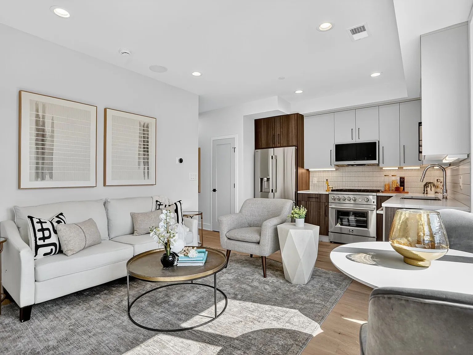 3 bed, 1200 sqft, $5,000 — Photo 3