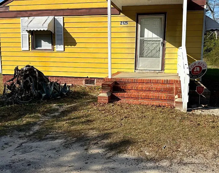 2125 Kennedy Dr — Photo 1