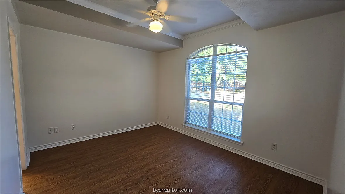 3 bed, 3.0 bath, 1335 sqft, $1,600 — Photo 2