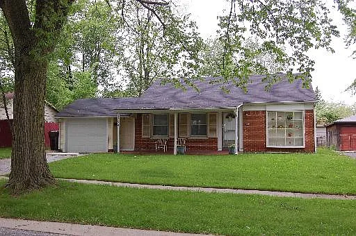 21834 Merrill Ave photo 1