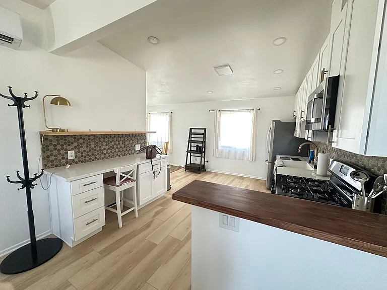 5746 Halsey Ave — Photo 5