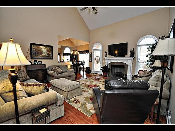 2nd image of 3622 Genoa Dr