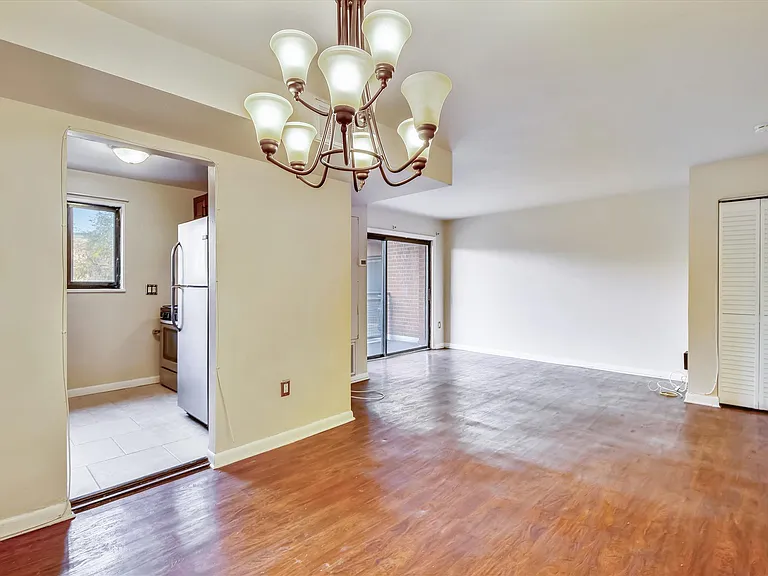 7611 Maple Ave #501 — Photo 31