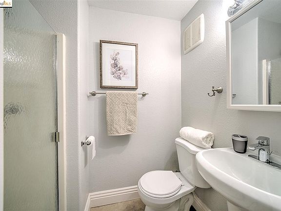 4th image of 3607 Maple Ave