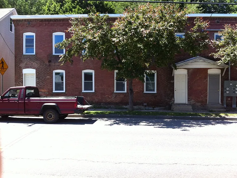 Columbia St — Photo 13