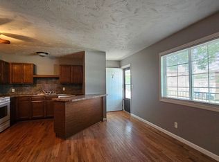 University Row, Omaha, NE 68105