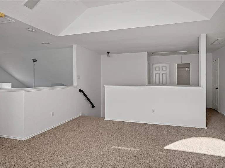 4401 Caledonia Creek Ln — Photo 15