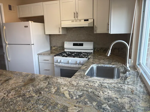 36536 Park Place Dr, Sterling Heights, MI 48310