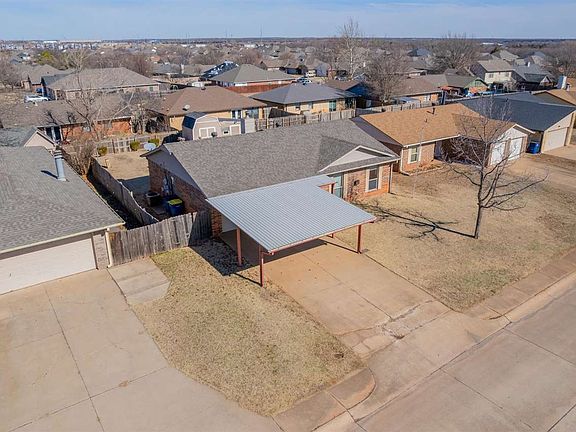 4th image of 930 E Krayler Ave