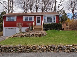 4 Woodland Rd, Stockholm, NJ 07460
