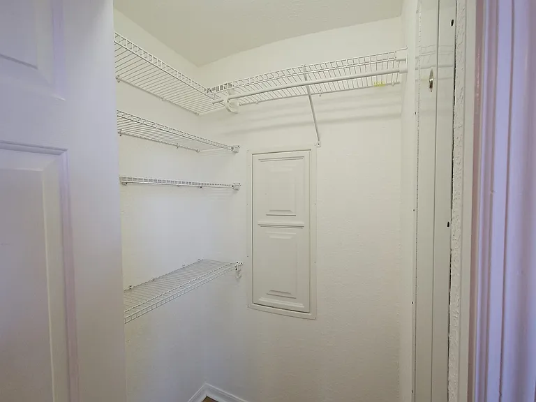 231 NE 28th Ave #101 — Photo 18