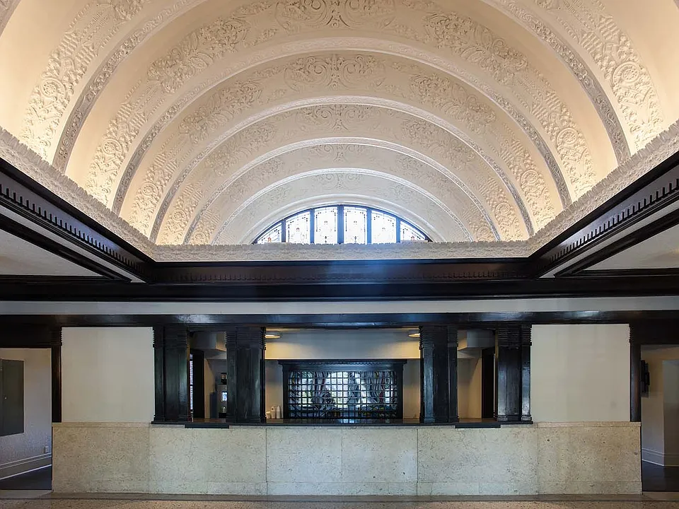 Building Photo 4
