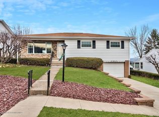 906 Miles Ave, Dickson Cty, PA 18447