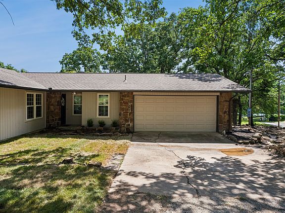 2nd image of 3199 N Mistletoe Rd