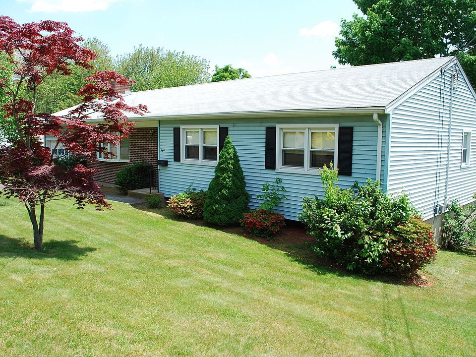 2nd image of 8 Botte Dr