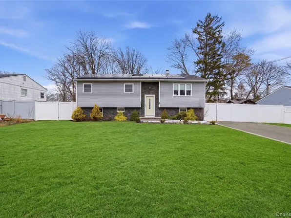 2809 Heather Avenue, Medford, NY 11763