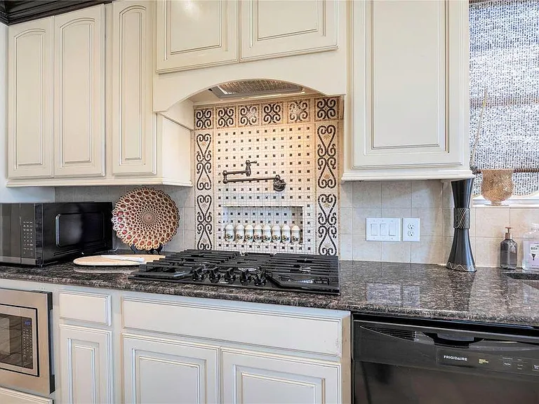 25207 Springwood Lake Dr — Photo 19