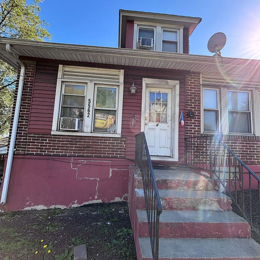 5562 Main Street — Photo 1