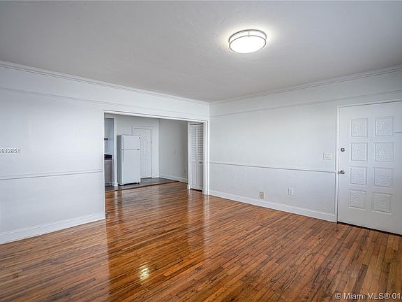 4th image of 7849 Crespi Blvd APT 1