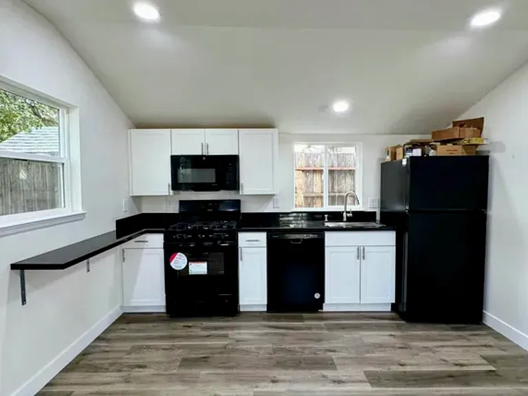 467 S Buena Vista Ave #17 — Photo 7