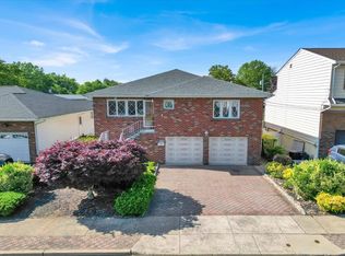 631 Chestnut Pl, Secaucus, NJ 07094