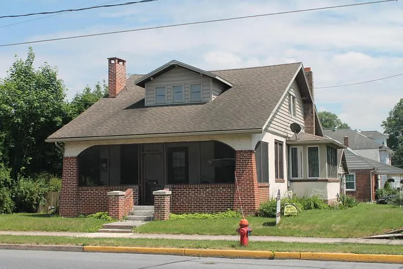 347 W High St photo 1