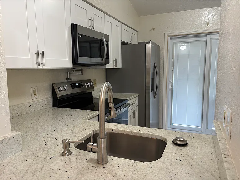 5309 Peach Ave #B — Photo 2