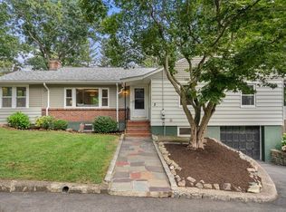 2 Lillie Way, Chestnut Hill, MA 02467