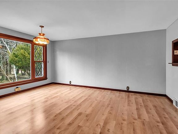 3rd image of 1762 Como Park Blvd