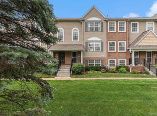 884 Eagle Dr, Fenton, MI 48430