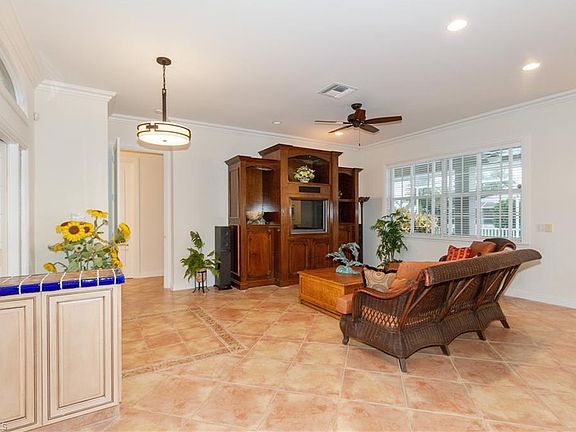 3rd image of 348 Capistrano Ct
