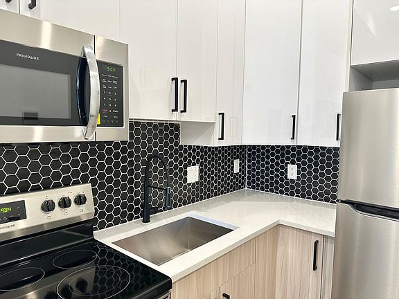 2nd image of 105 Callowhill St #U3