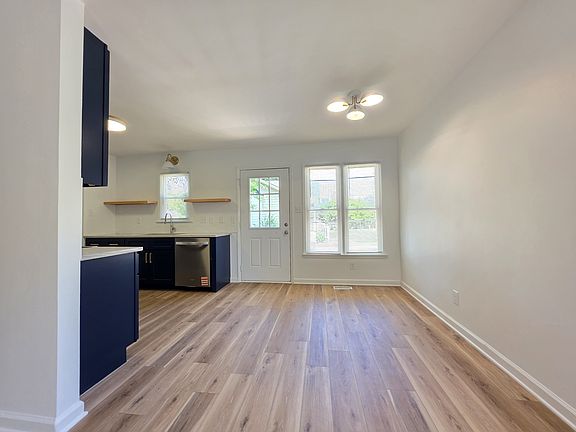 4th image of 516 Haywood St