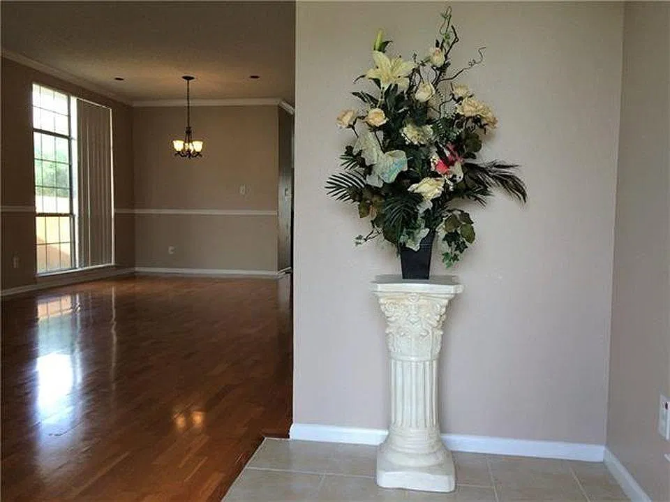 4 bed, 2091 sqft, $2,650 — Photo 2