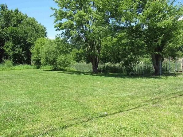 37921 Jefferson Ave, Harrison Township, MI 48045