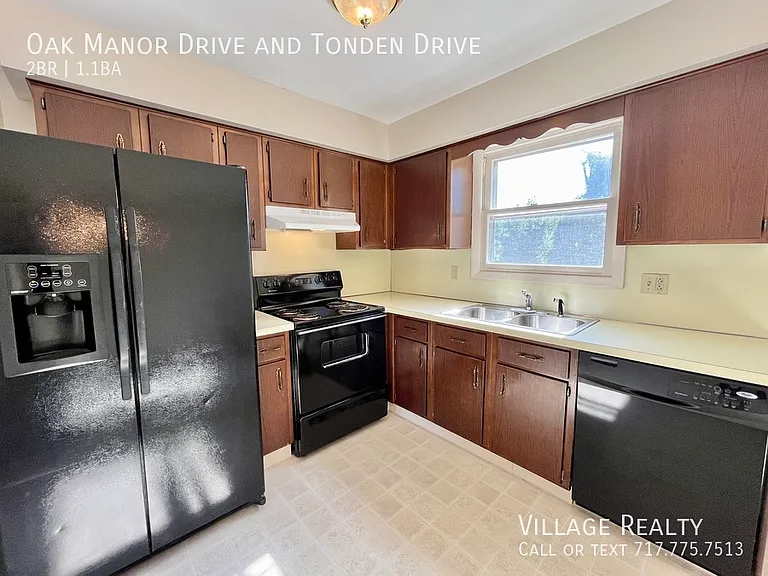 Oak Manor Dr — Photo 60