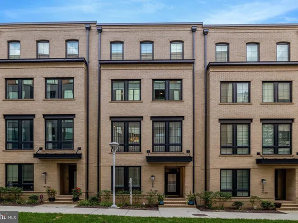 1888 Easterly Rd, Reston, VA 20190