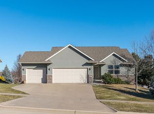 907 Horizon Dr, Tiffin, IA 52340